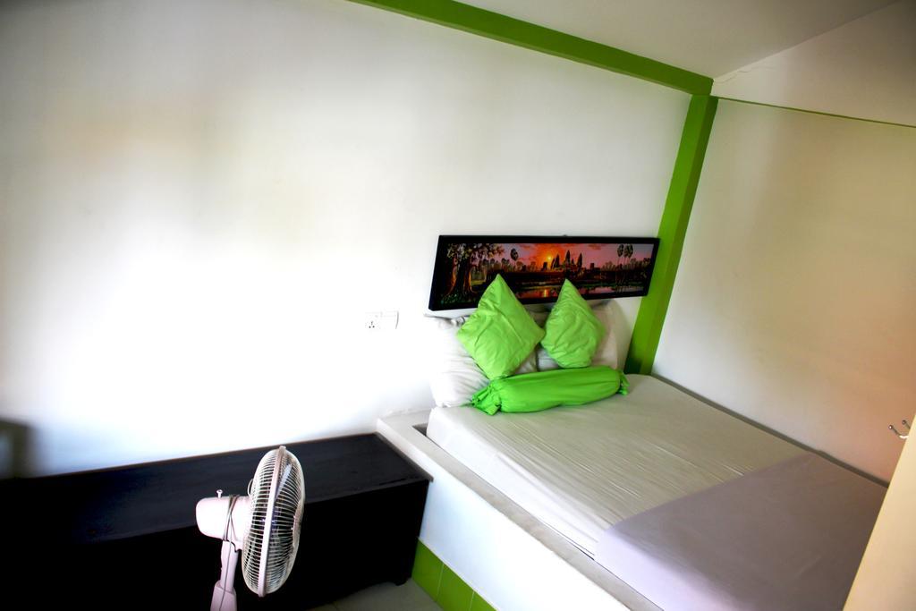 Top Banana Guesthouse & Rooftop Bar Phnom Penh Exterior foto