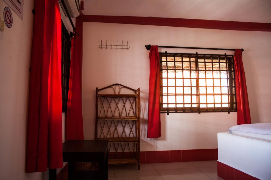 Top Banana Guesthouse & Rooftop Bar Phnom Penh Exterior foto