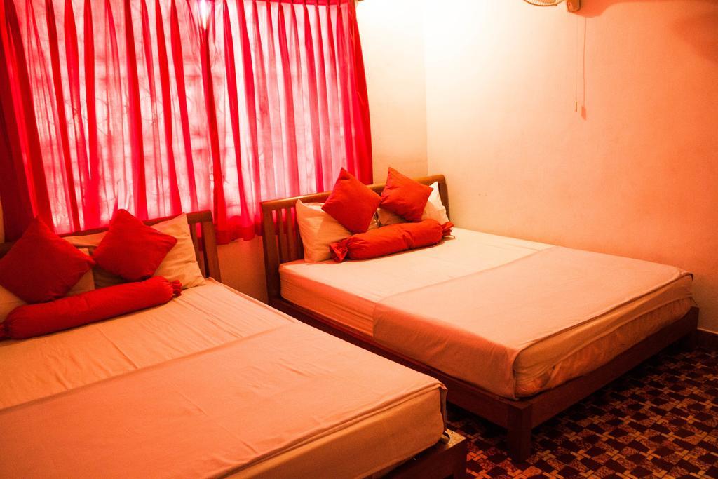 Top Banana Guesthouse & Rooftop Bar Phnom Penh Exterior foto